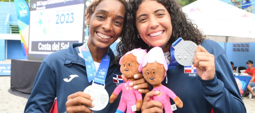 Payano y Almánzar ganan plata en voleibol playa de El Salvador