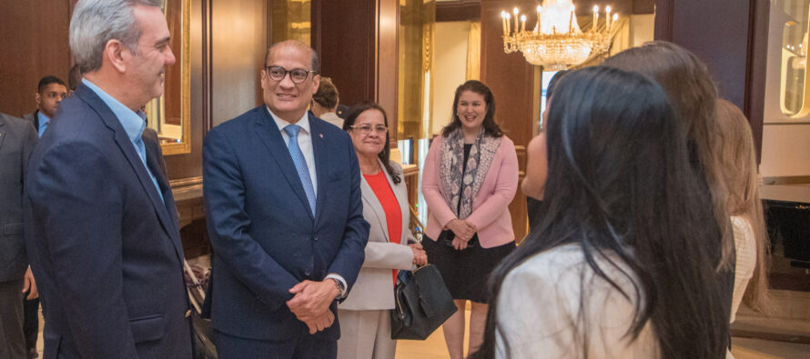 Presidente Abinader llegó a Bruselas para participar en la III Cumbre UE-CELAC