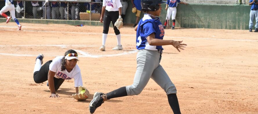 Talento softbol femenino RD capta atención a entrenadores USA