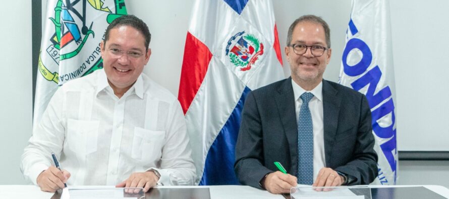 UCE y FONDESA firman convenio que beneficiará a estudiantes de escasos recursos