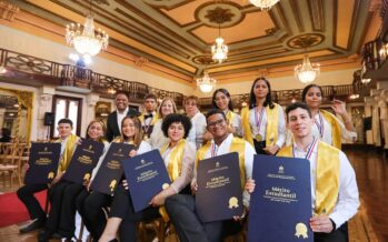 Gobierno celebra Día del Estudiante con premiación a la excelencia académica