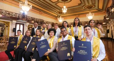 Gobierno celebra Día del Estudiante con premiación a la excelencia académica