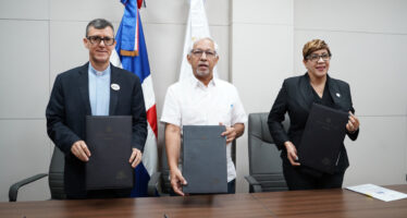 El Minerd firma acuerdo para habilitar unidades terapéuticas para niños con discapacidad