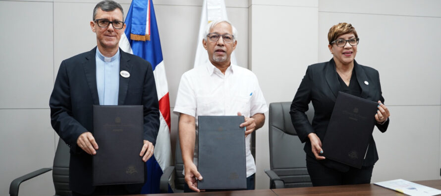 El Minerd firma acuerdo para habilitar unidades terapéuticas para niños con discapacidad