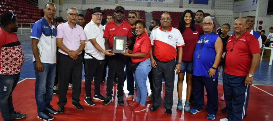 Asovodina realiza tradicional torneo de voleibol juvenil