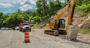 Explican causas del nuevo derrumbe en la carretera Barahona-Enriquillo