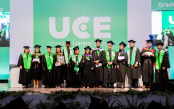 La UCE gradúa 399 nuevos profesionales