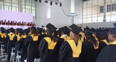 Privados de libertad se gradúan de estudios superiores a través de la Universidad UAPA