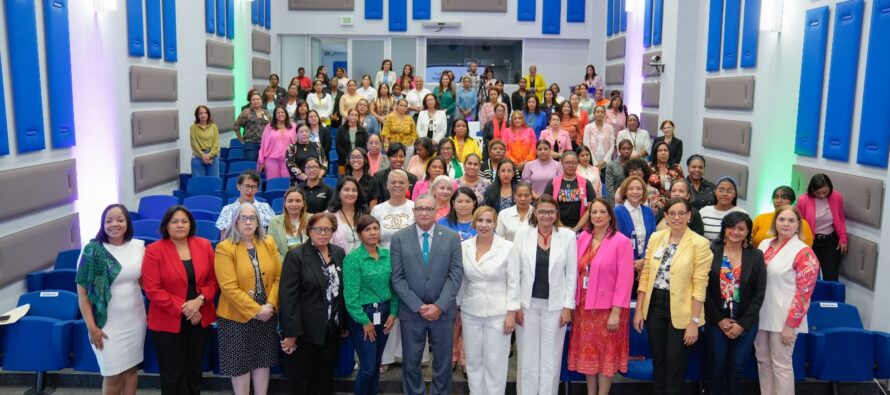 Llaman a las mujeres a continuar empoderamiento de roles en la sociedad