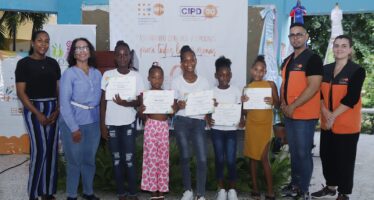 CONANI y UNFPA certifican a 390 niñas, niños y adolescentes con iniciativa Fabricando Sueños