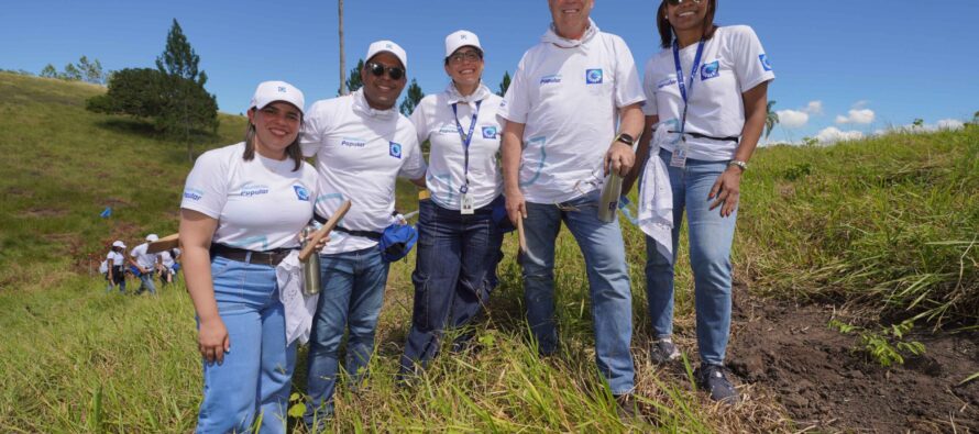 Voluntarios de Banco Popular siembran 4,300 árboles en Plan Sierra